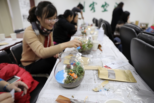大家认真的制作过程